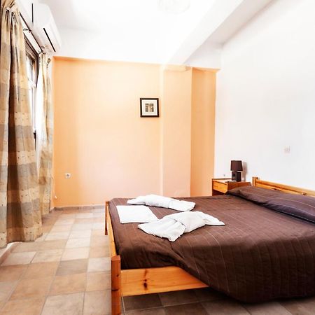 One Bedroom Apartment With Kitchenette# 12 A Raches  Exterior photo