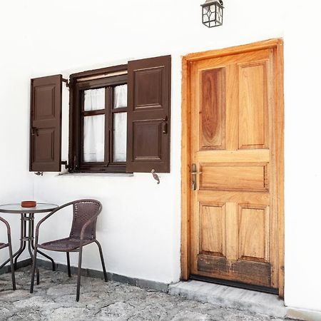One Bedroom Apartment With Kitchenette# 12 A Raches  Exterior photo